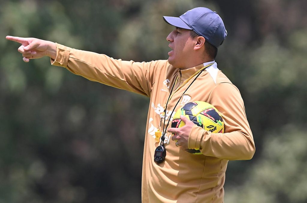 Efraín Juárez tiene en claro las posiciones que quiere reforzar en Pumas