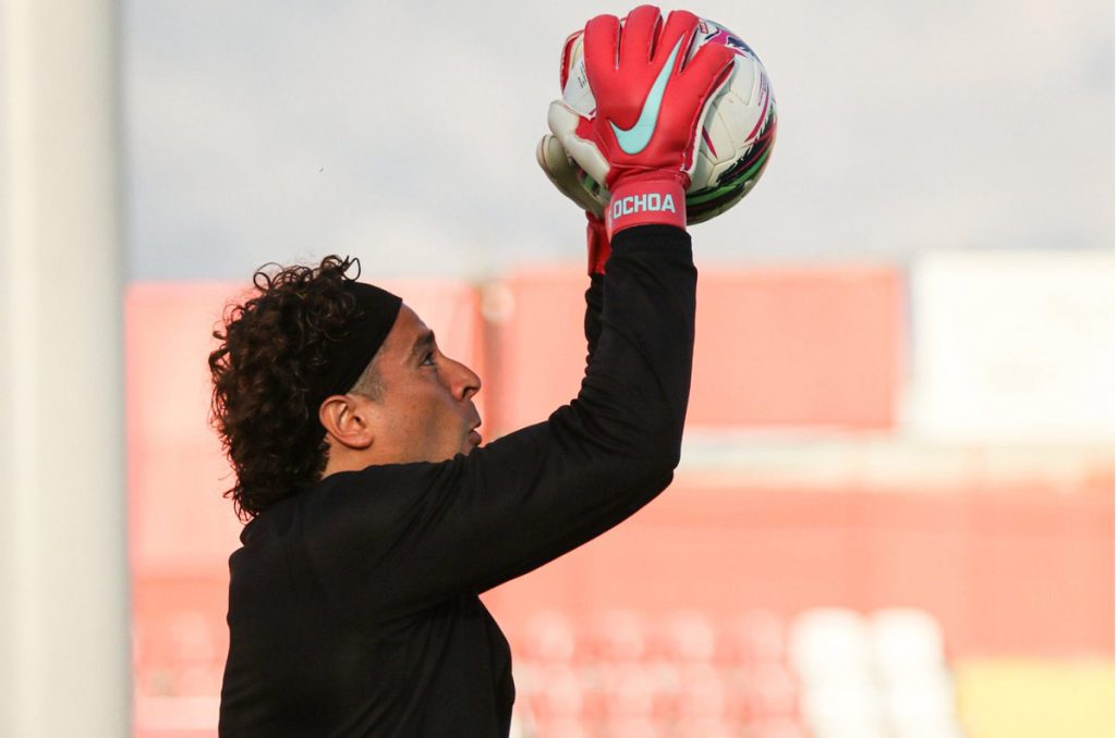 Guillermo Ochoa puede ser el nuevo guardameta de Rayados de Monterrey