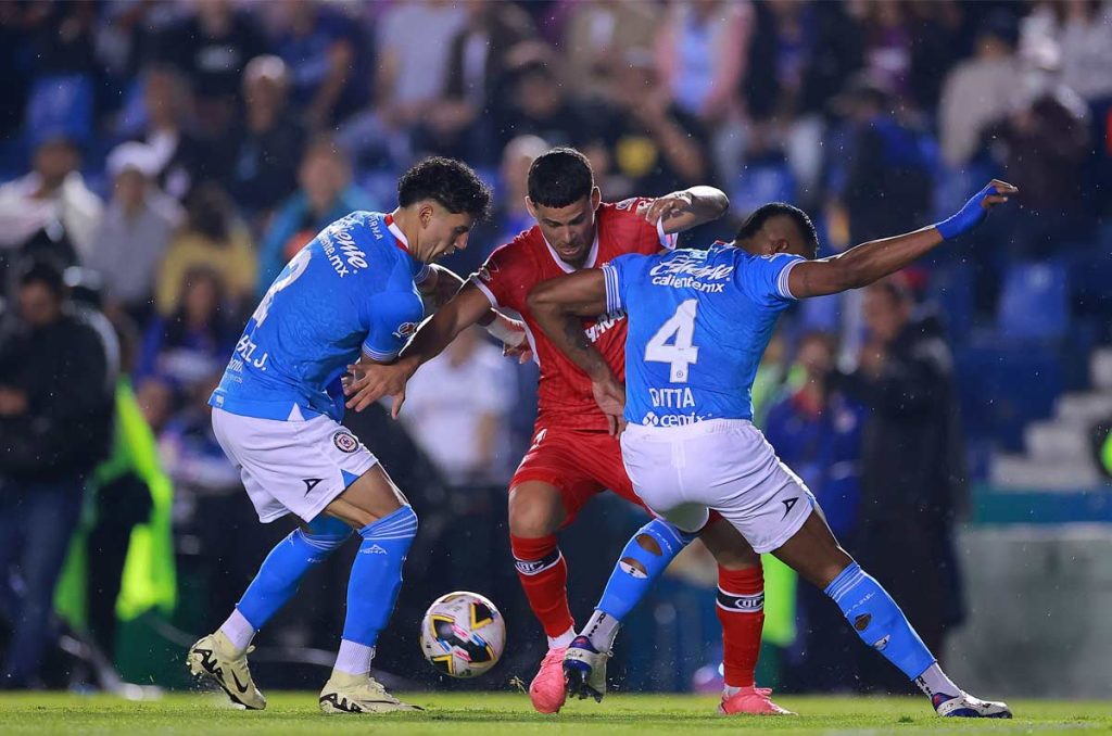 Jorge Sánchez y Willer Ditta lucen como intransferibles en Cruz Azul