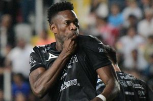 Nuevo giro en futuro de Diber Cambindo; Necaxa y Cruz Azul llegan a acuerdo