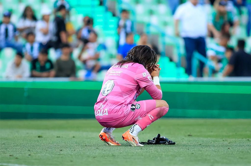 Parece que Carlos Acevedo está viviendo sus últimos momentos en Santos Laguna
