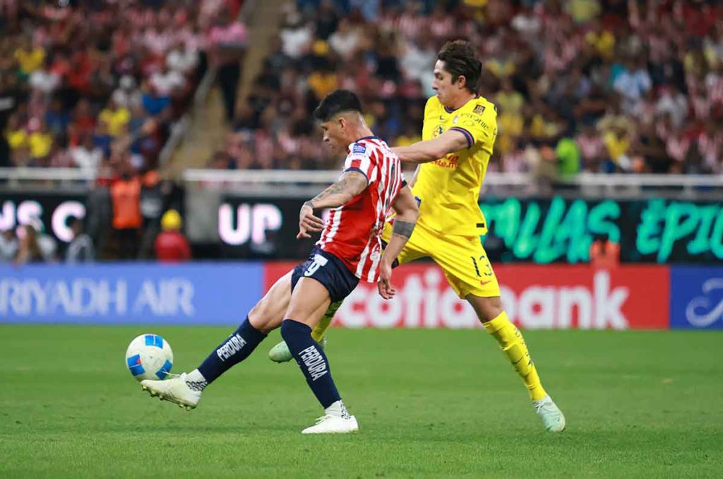 Alan Pulido confirmaría una ruptura en el vestidor en Chivas 0