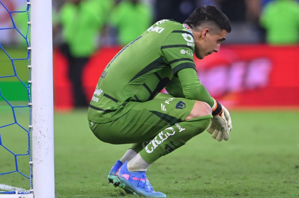 Alex Padilla, portero de los Pumas de la UNAM que pertenece al Athletic de Bilbao