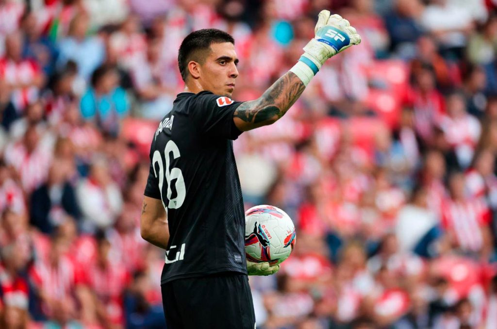 Athletic de Bilbao quiere de regreso a Alex Padilla y dejaría a Pumas sin portero