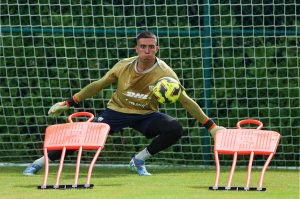 Athletic de Bilbao pierde un portero, ¿Se va Alex Padilla de Pumas?