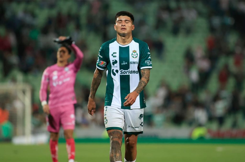 La salida de Bruno Amione de Santos Laguna es cada vez más latente