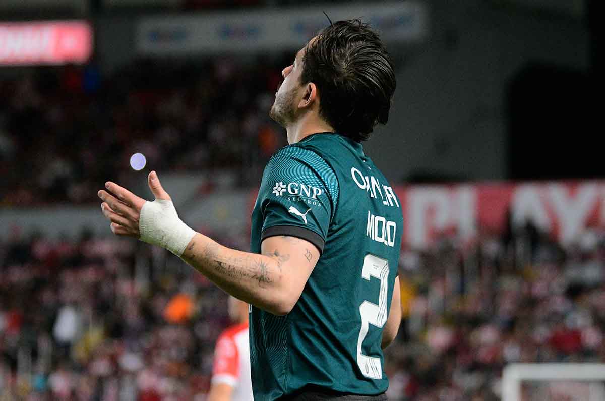 Chivas ya tendría listo al reemplazo de Alan Mozo; ya fue campeón
