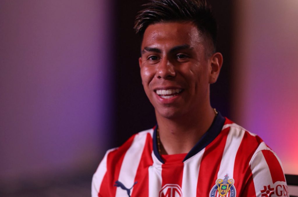 Efraín Álvarez, uno de los fichajes por los que pagó una buena cantidad de dinero las Chivas de Guadalajara