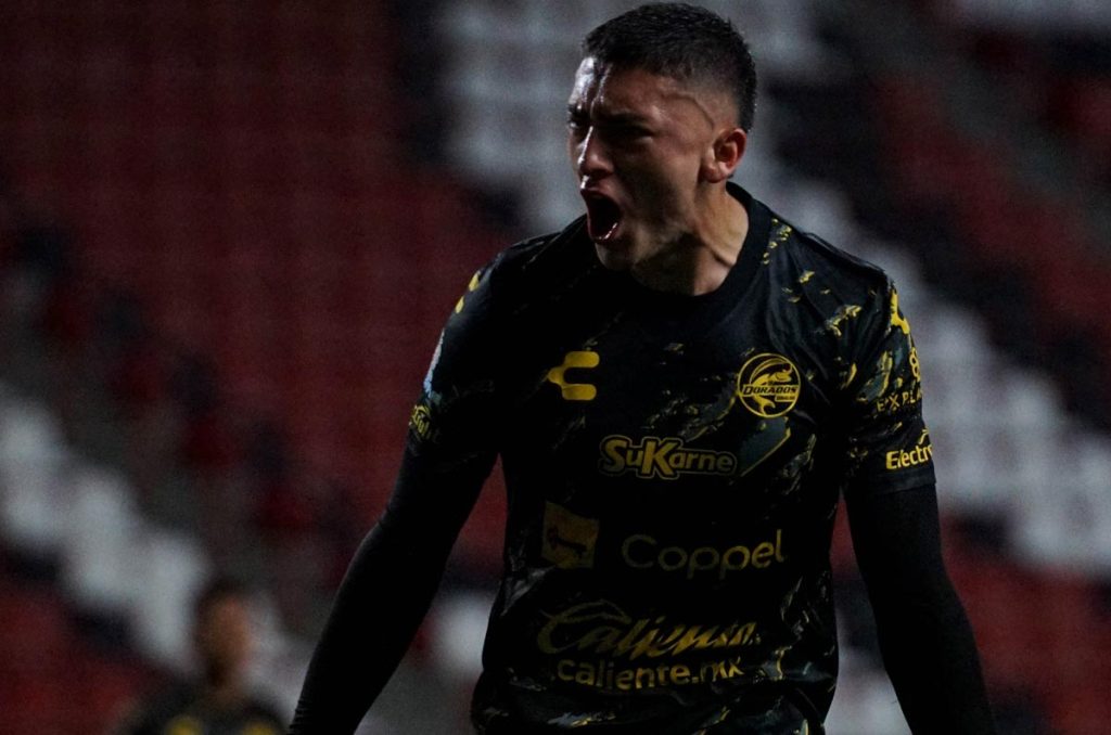 Leonardo Vargas intenta ganarse un lugar con los Xolos de Tijuana del Loco Abreu