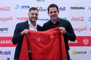 Fernando Gago puede ir de compras a Chivas por sus joyas borradas