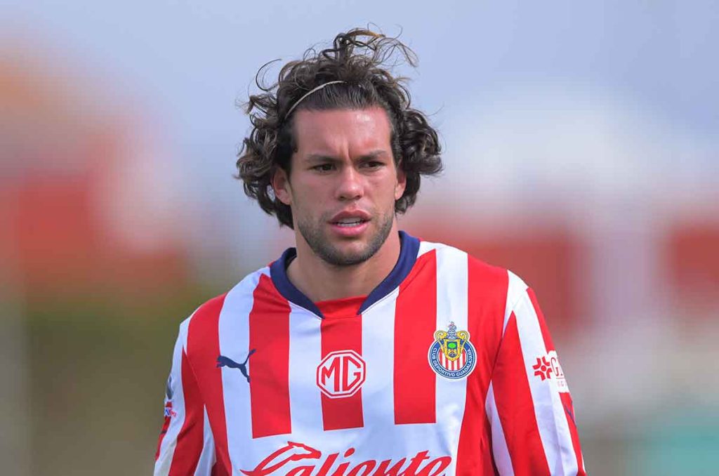 Fernando Gago puede ir de compras a Chivas por sus joyas borradas 0