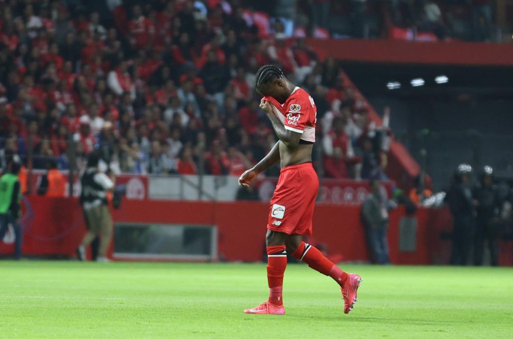 Toluca solo dejará salir a Helinho si alguien pone sobre la mesa 15 millones de dólares