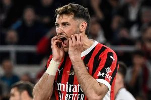 La razón que pone a Santiago Giménez fuera del Milan