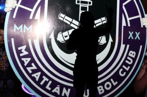 Le roban a Mazatlán su refuerzo bomba