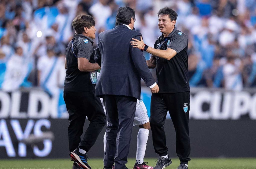 Luis Fernando Tena, con una clasificación histórica a semifinales de la Copa Oro 0