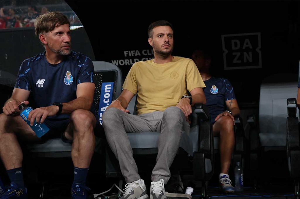 Martín Anselmi en la cuerda floja de Porto; cerca de volver a México
