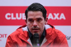 Necaxa quiere evitar un Chivas y blinda a Fernando Gago