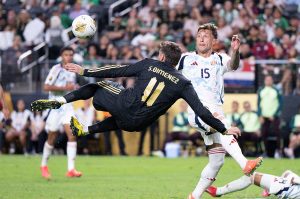 Santiago Giménez con un gol de antología, ¿Porque se anuló?