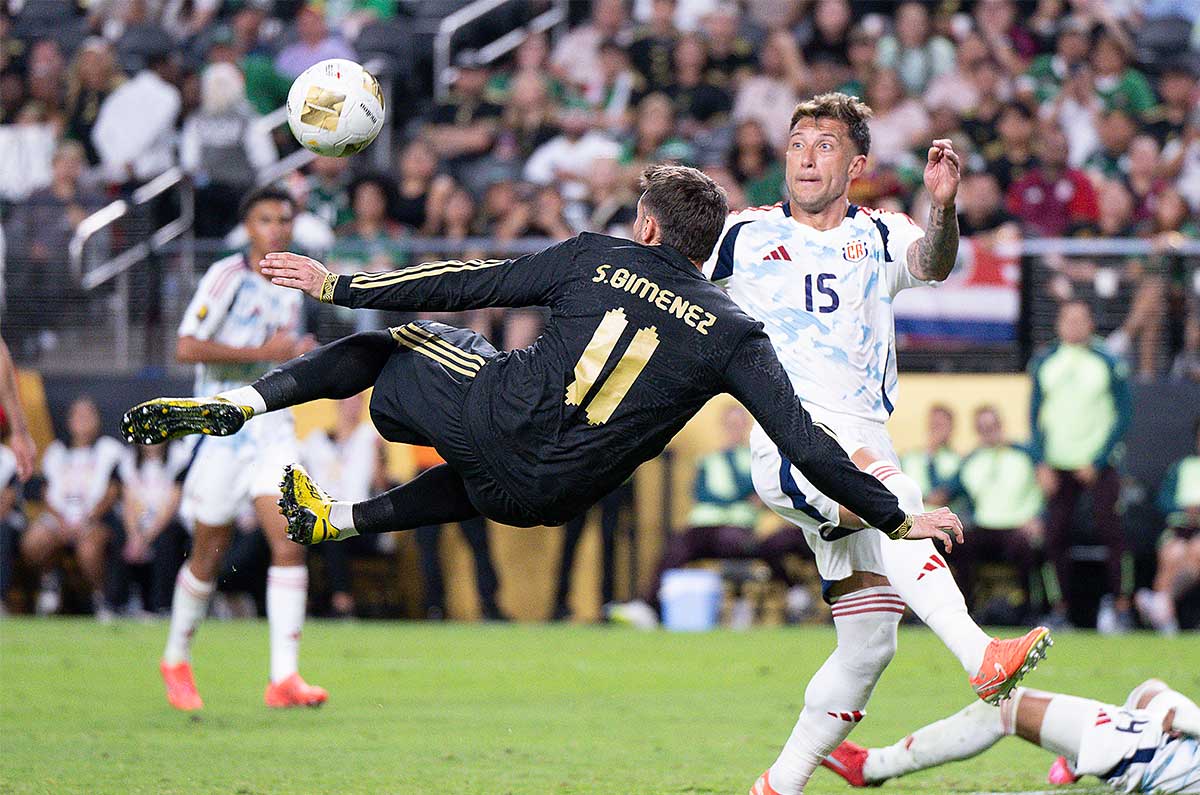 Santiago Giménez con un gol de antología, ¿Porque se anuló?