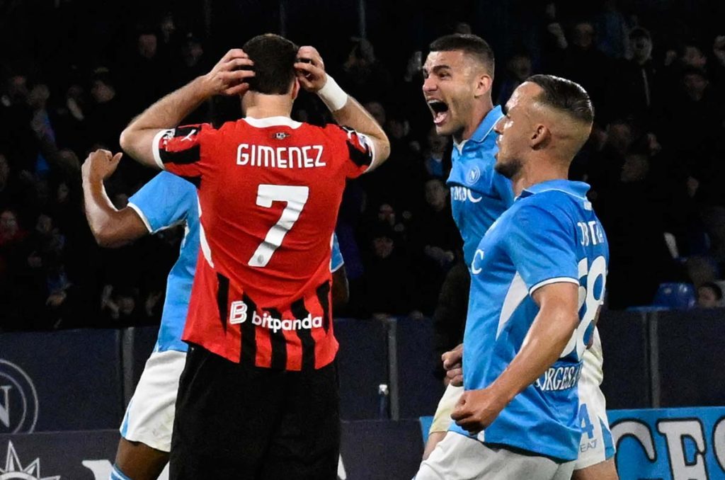 Santiago Giménez se piensa su continuidad en el AC Milan por la competencia que tendría