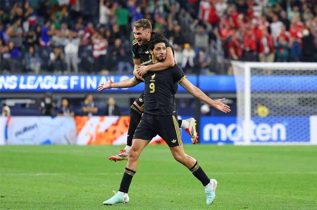 Santiago Giménez y Raúl Jiménez, la dupla que esperan florecer en la Selección Mexicana