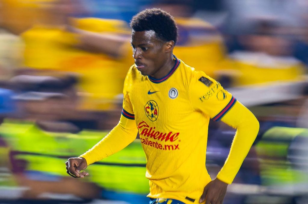 América le busca salida a Javairo Dilrosun en este mercado