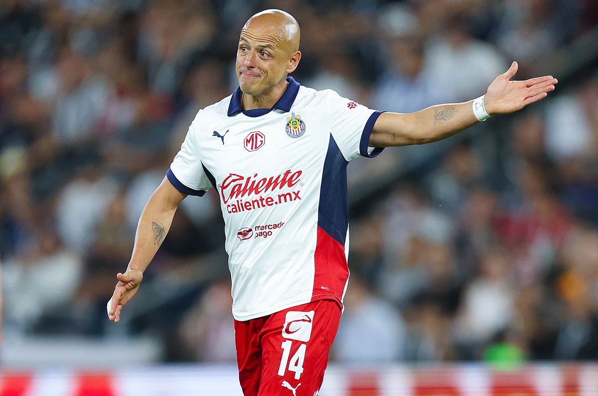 Chicharito se va de Chivas