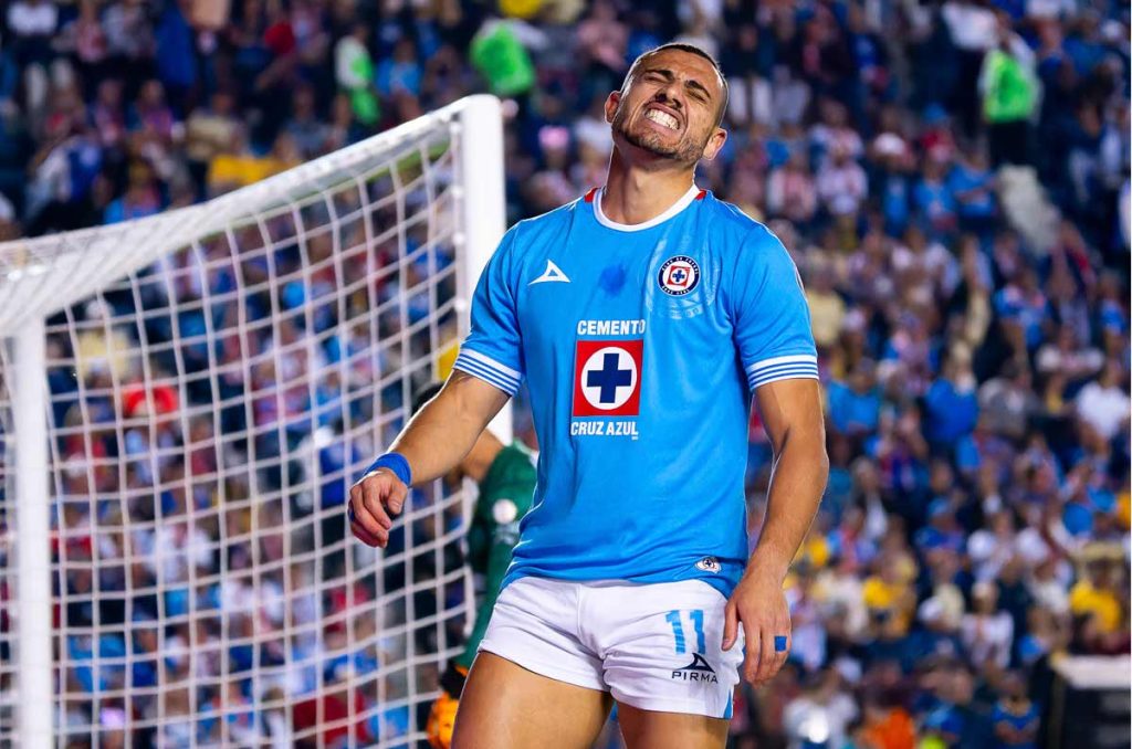 Cruz Azul le pone precio a Giakoumakis y al Toro Fernández