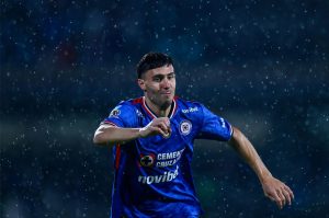 ¿Cuánto dinero gastó Cruz Azul en el mercado?