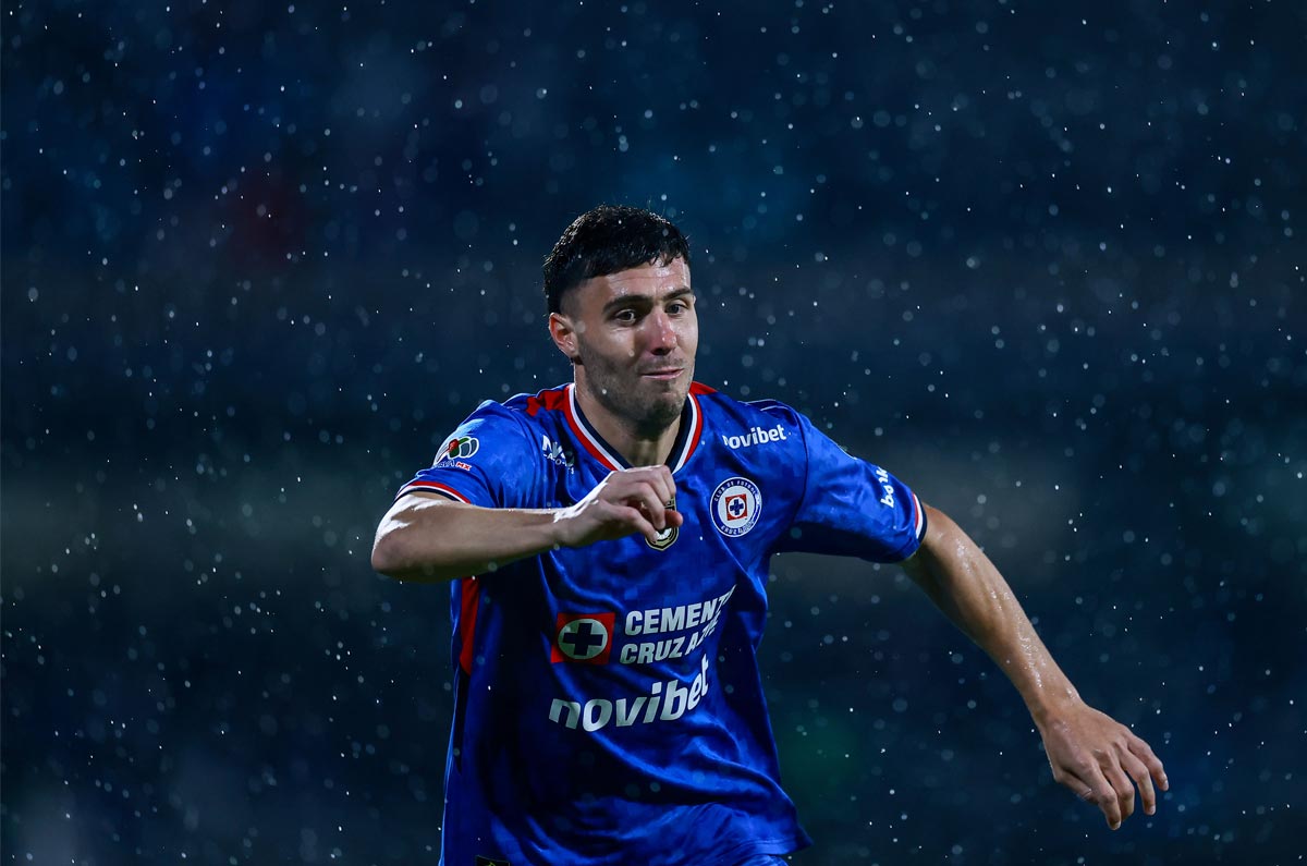 ¿Cuánto dinero gastó Cruz Azul en el mercado?