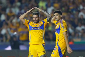 Dupla de Gignac, se convierte en el bombazo de Chile