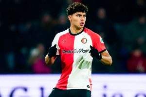 Feyenoord le da salida a Stephano Carrillo y tiene nuevo destino