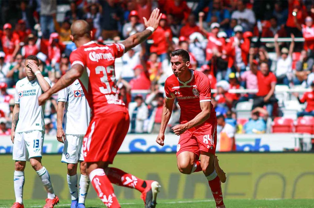 Adrián Mora en sus inicios con Toluca