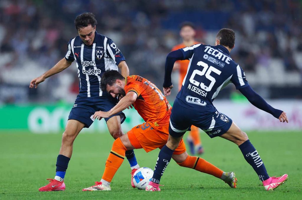 Iker Fimbres podría tomar el lugar que deje Nelson Deossa con su salida de Monterrey