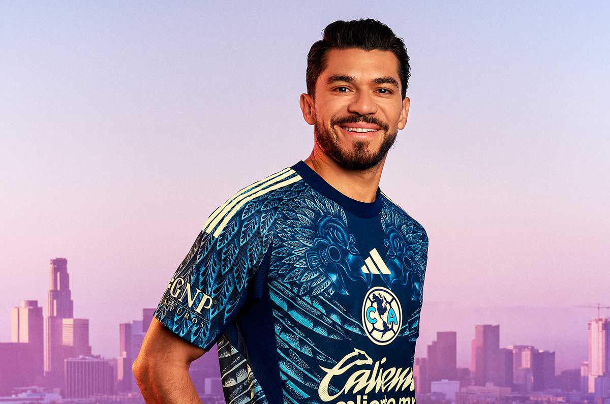 Henry Martín con la indumentaria azul del América