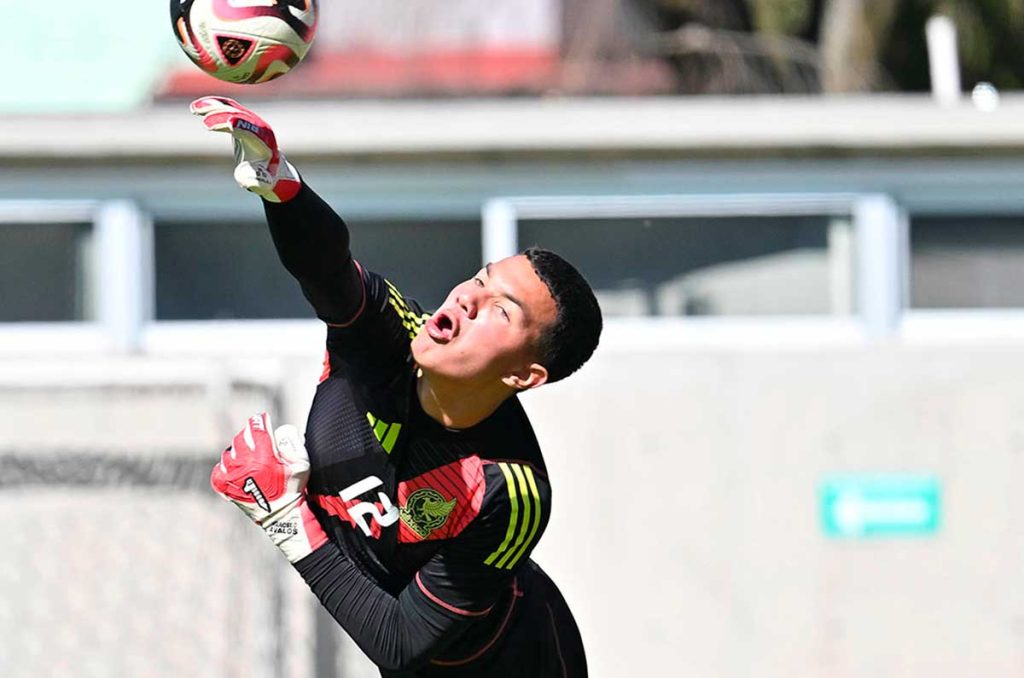 Portero mexicano cierra su llegada a la Serie A de Italia 0
