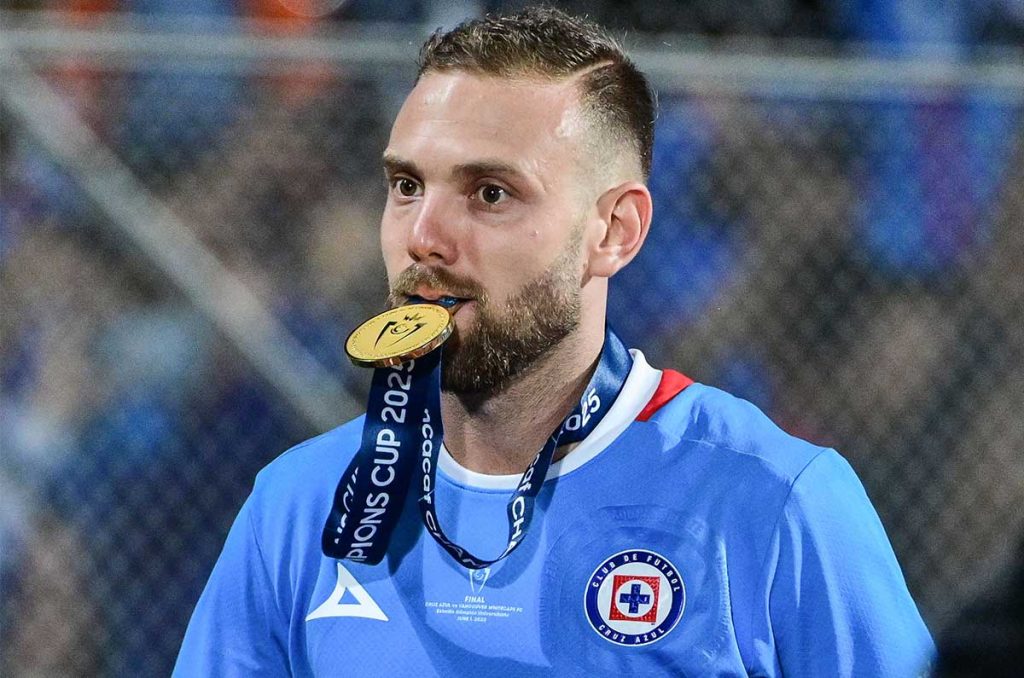 Rotondi fue clave en el plantel que levantó la séptima Concachampions de Cruz Azul