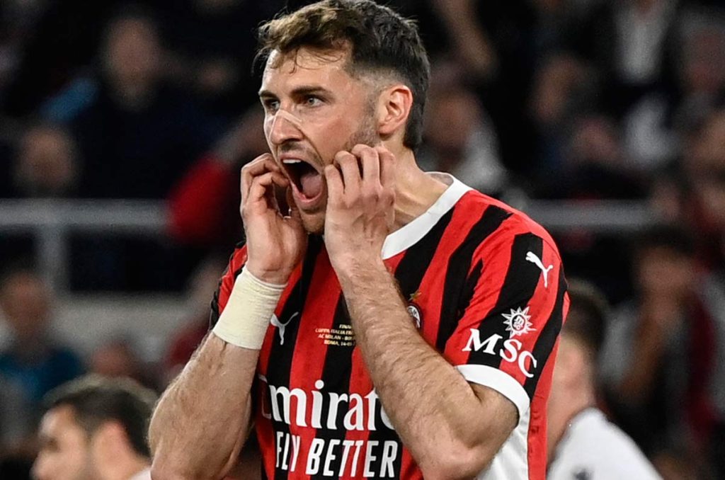 Santiago Giménez quiere pelear la titularidad en el AC Milan