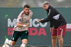 Santiago Giménez: “Tata Martino me dijo que era su delantero titular”