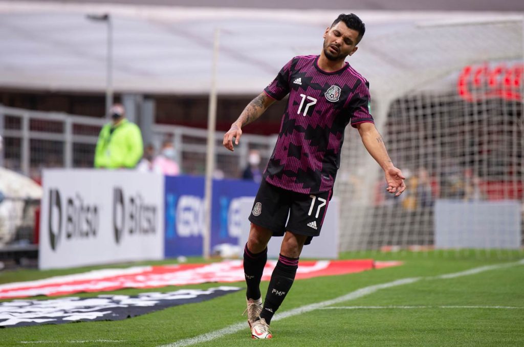 Tecatito Corona tiene chances de volver a vestirse con la camiseta de la Selección Mexicana