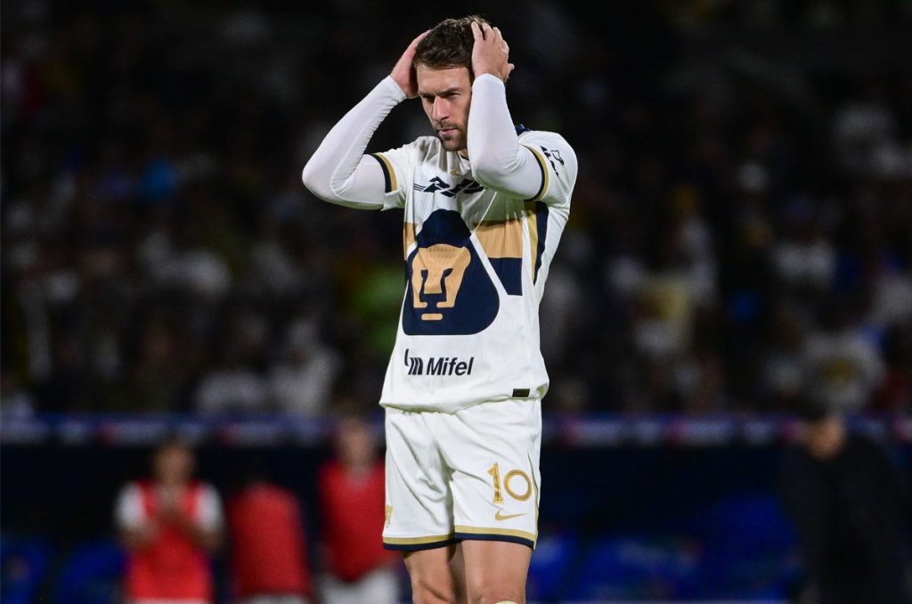 Aaron Ramsey no le duró ni seis meses a Pumas