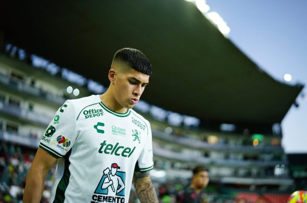 Adonis Frías ya es del Santos de Brasil y se despide de León