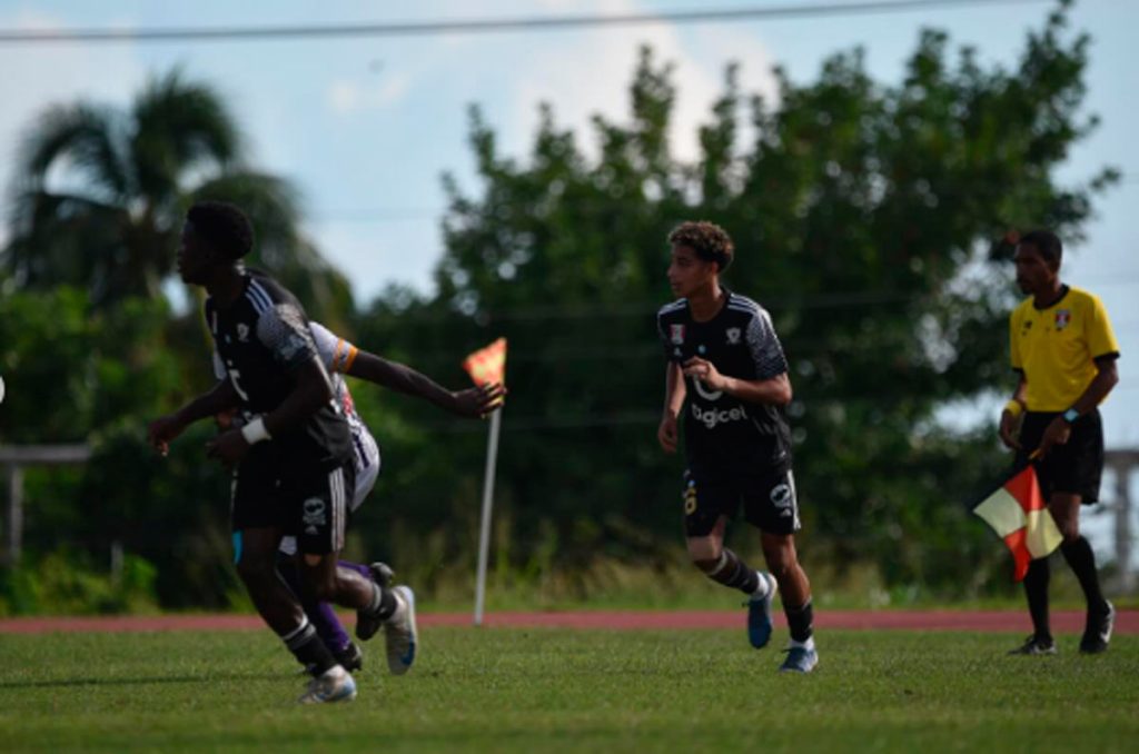 Alex Paeckel Suazo, mexicano que juega en Jamaica