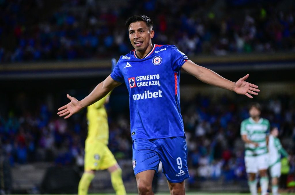 Ángel Spúlveda sigue como líder en la tabla de goleo