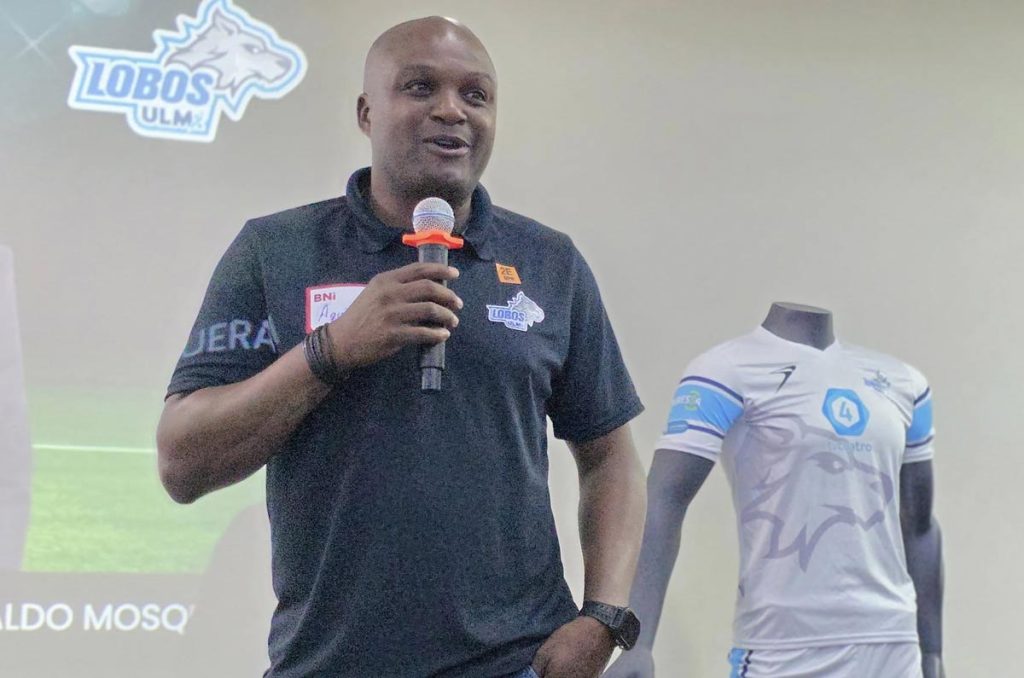 Aquivaldo Mosquera, entrenador de Lobos ULM en Liga Premier