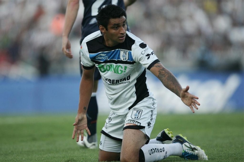 Carlos Bueno en su etapa como delantero de Gallos de Querétaro