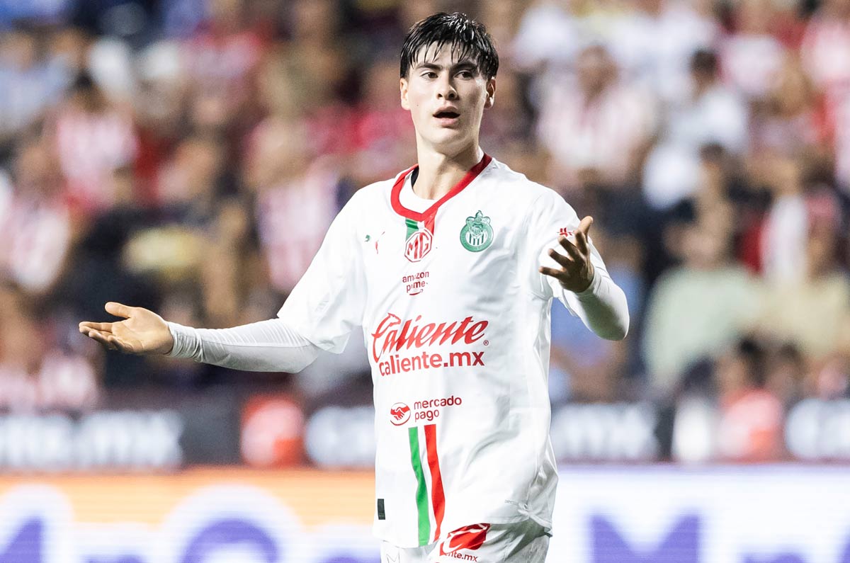 Chivas renovó 5 promesas, pero ¿Qué pasa con La Hormiga González, el futuro nueve?