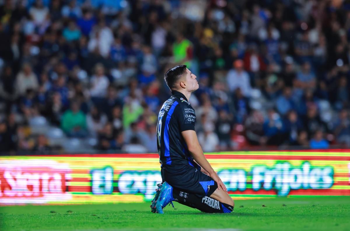 Chivas y Querétaro sonríen, Ronaldo Cisneros tiene nuevo destino