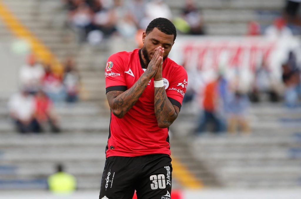 Colin Kazım-Richards en su paso con el cuadro de Lobos BUAP