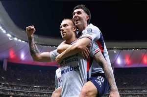 Cruz Azul y Larcamón, entre polémica sepultan a las Chivas de Milito